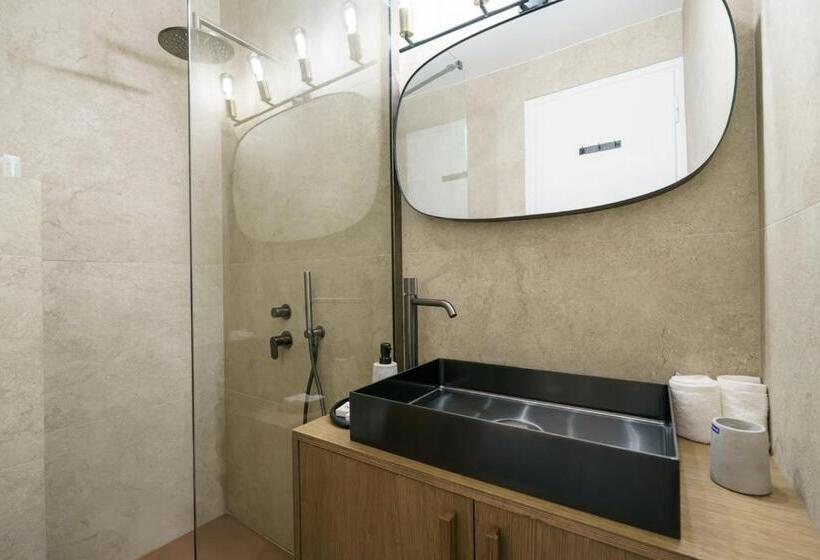 豪华房间, Alkionides Hydra