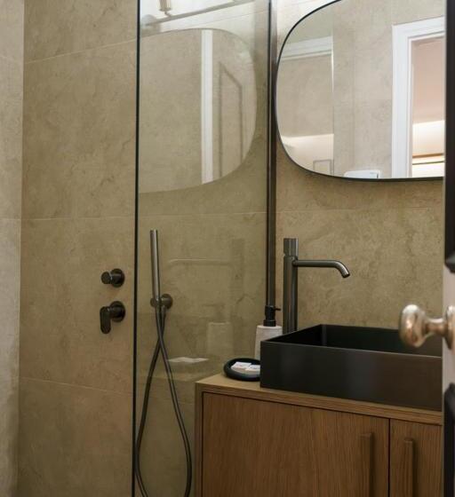 豪华房间, Alkionides Hydra