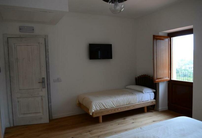 חדר סטנדרט לשלושה עם טרסה, Cincinnato Wine Resort