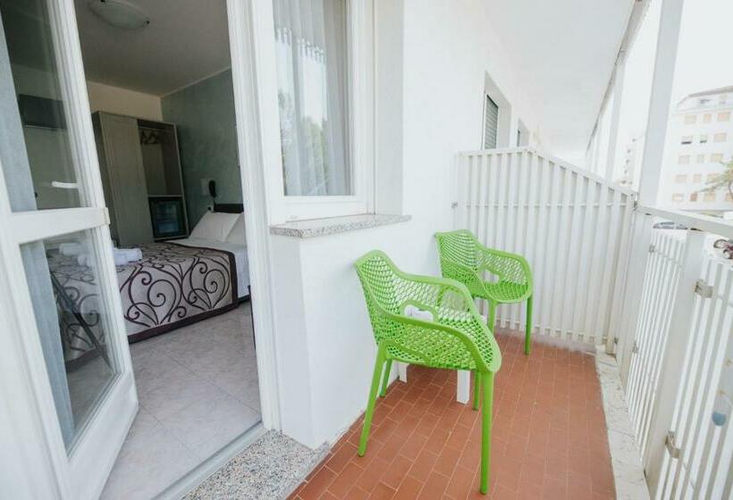 スタンダードルーム, Gloria