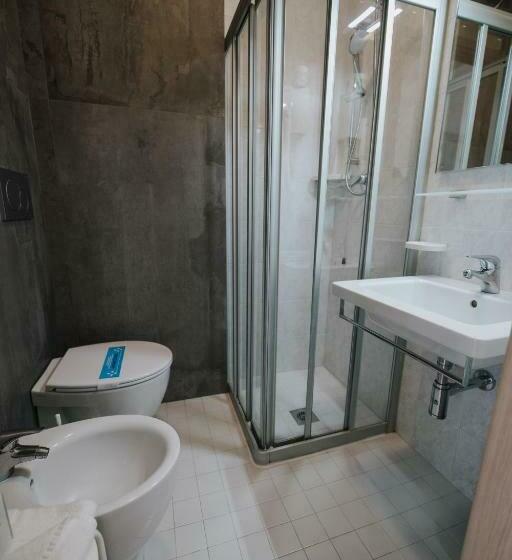 スタンダードルーム, Gloria