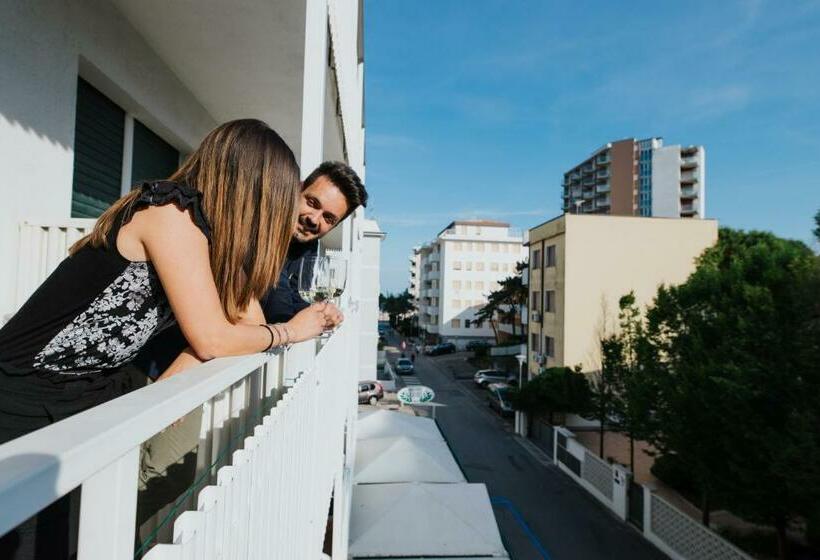 スタンダードルーム, Gloria