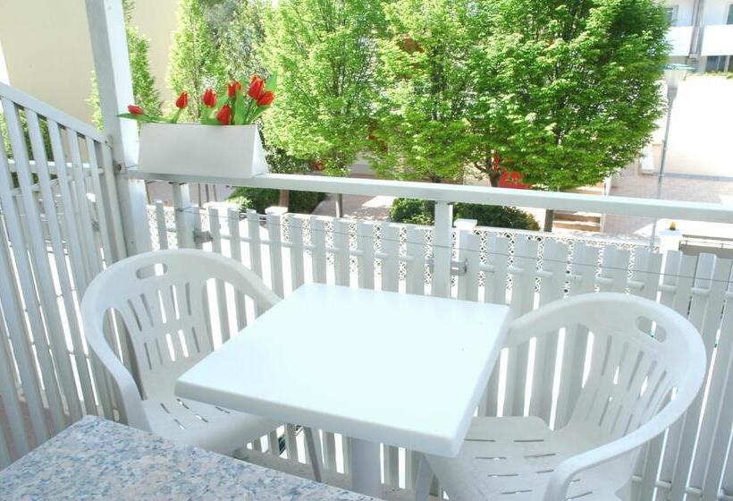 スタンダード４人部屋, Gloria