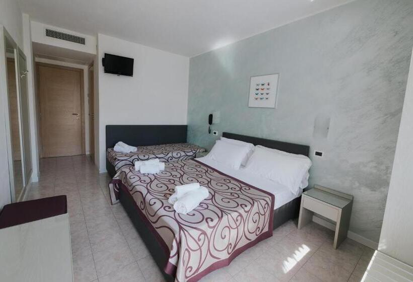 スタンダードトリプルルーム, Gloria