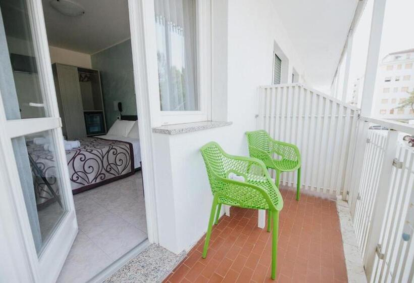 ファミリールーム, Gloria