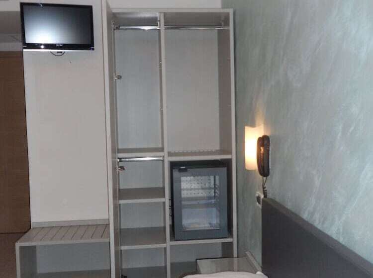 スタンダードルーム, Gloria