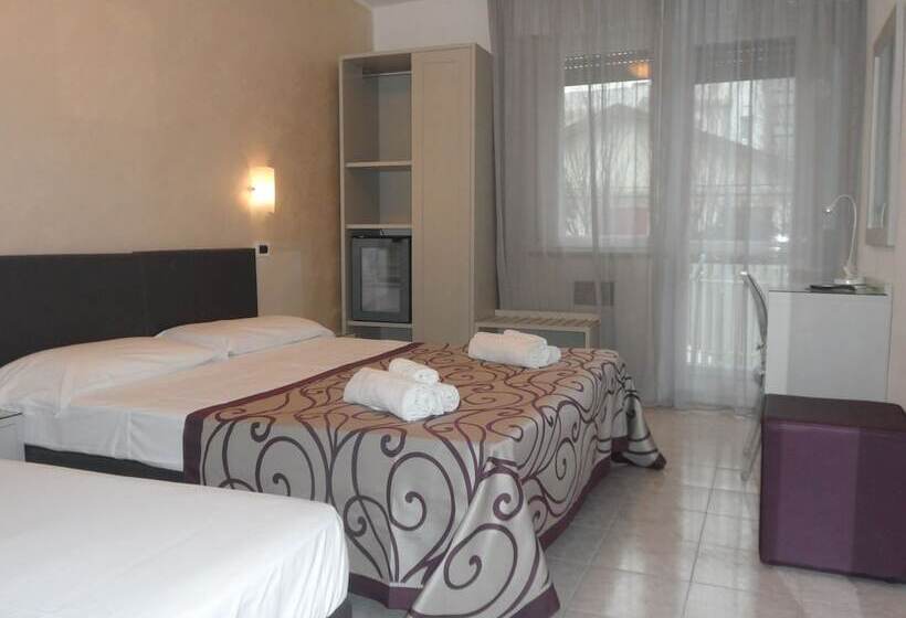 スタンダードトリプルルーム, Gloria