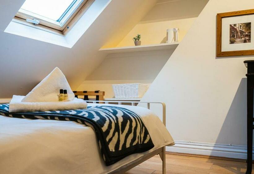 Номер Стандарт Индивидуальный Совместная Ванная, Lina Guest House