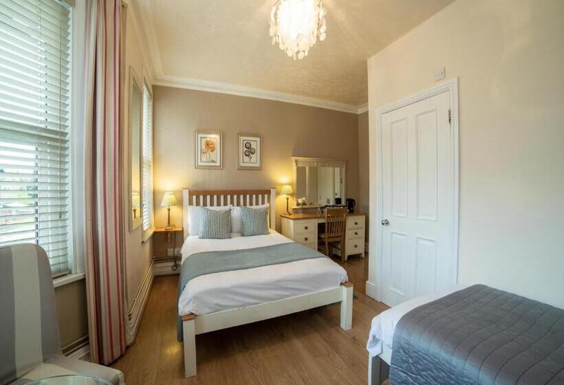 디럭스 트리플 룸, Lina Guest House