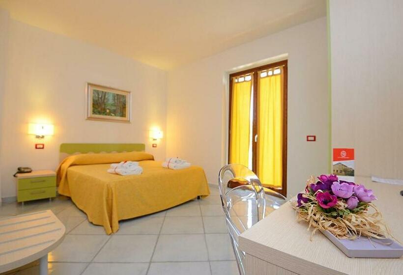 스탠다드 발코니 룸, Victoria Resort