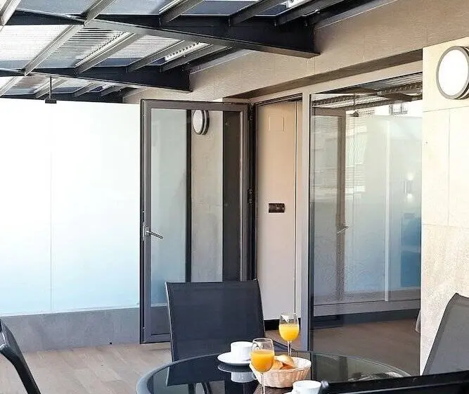 Ullakkohuone, Apartamentos Suites Oficentro Deluxe