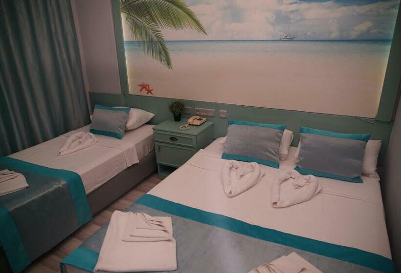 חדר קלאסי לשלושה, Blue Palace Apart