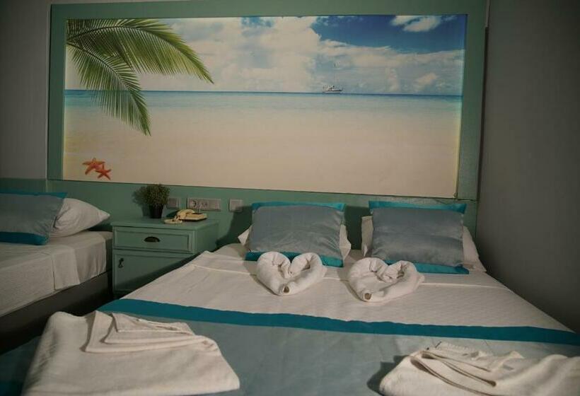 חדר קלאסי לשלושה, Blue Palace Apart