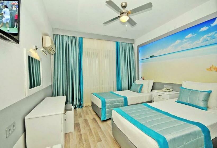 חדר קלאסי לשלושה, Blue Palace Apart