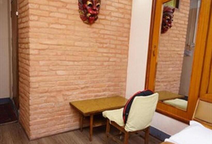اتاق استاندارد یک نفره, Golden Gate Guest House