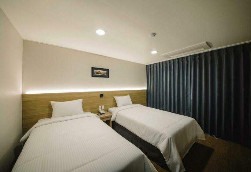 Quarto Estandar, Harbor