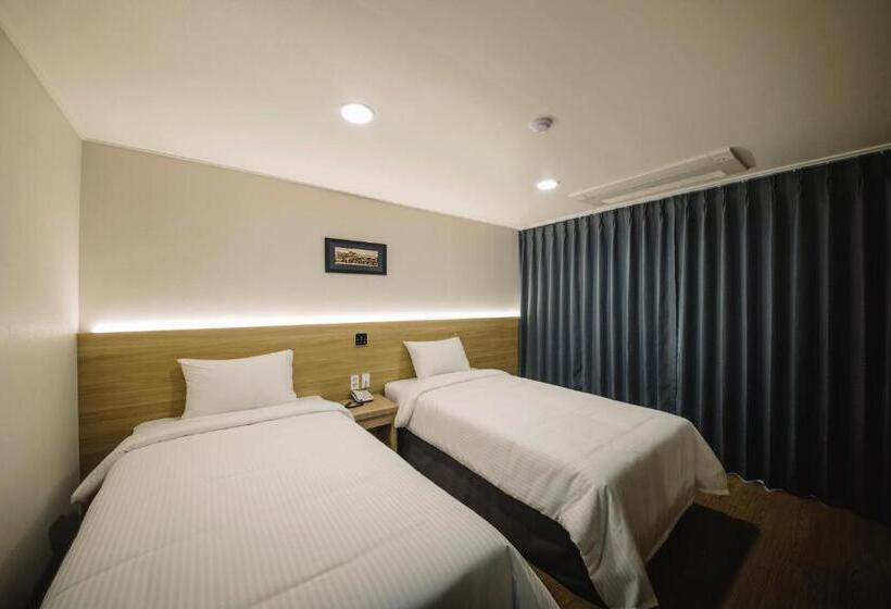 Quarto Estandar, Harbor