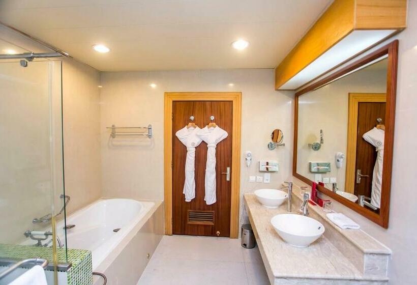 اتاق کلاس بیزنس, Lagos Oriental