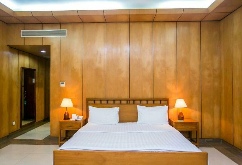 اتاق کلاس بیزنس, Lagos Oriental