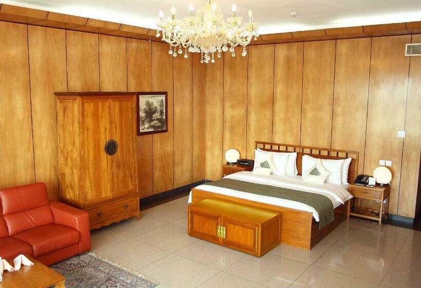 اتاق کلاس بیزنس, Lagos Oriental