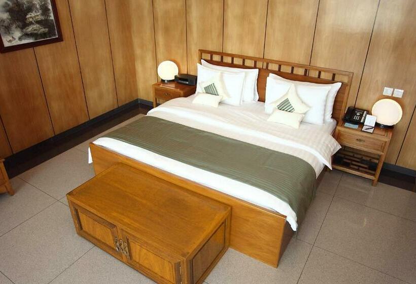 اتاق کلاس بیزنس, Lagos Oriental