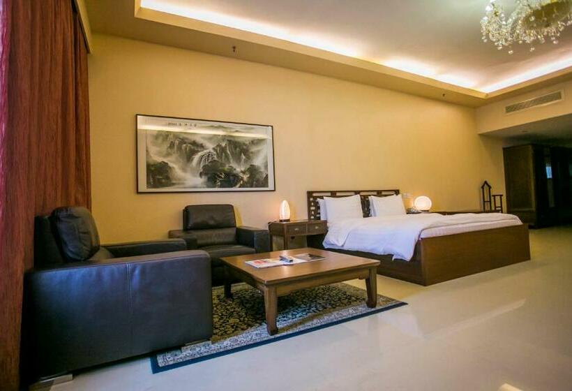 اتاق لوکس, Lagos Oriental