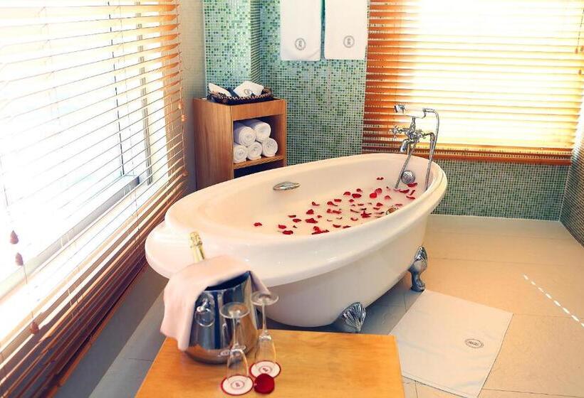 اتاق سوپریور, Lagos Oriental