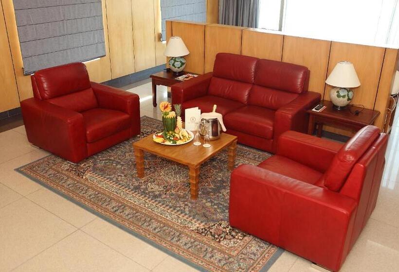 اتاق سوپریور, Lagos Oriental