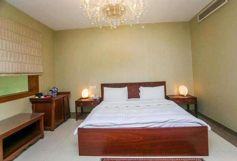 سوییت جونیور, Lagos Oriental