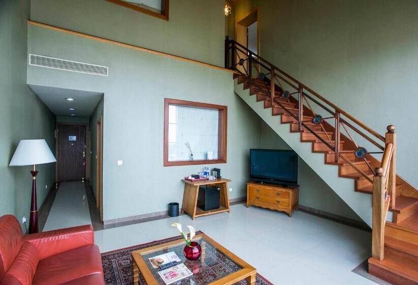 سوییت سوپریور, Lagos Oriental