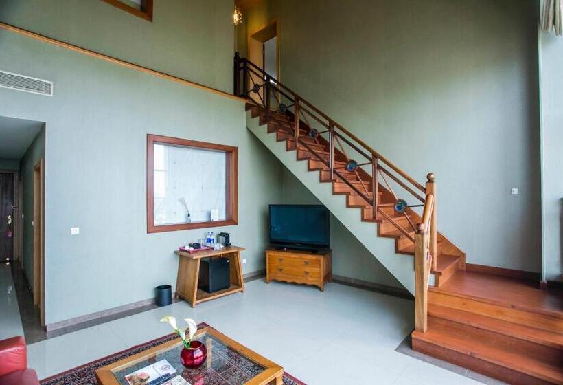 سوییت سوپریور, Lagos Oriental
