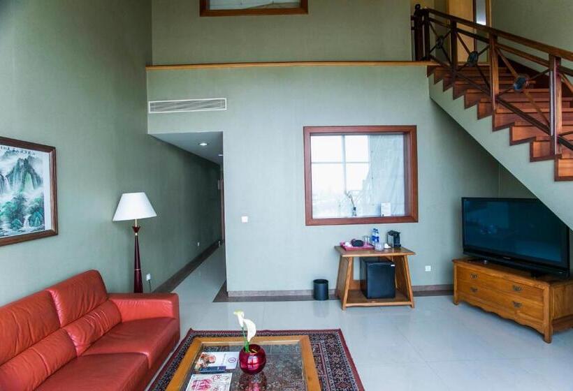 سوییت سوپریور, Lagos Oriental