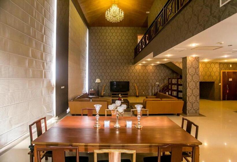 سوئیت پرزیدنت, Lagos Oriental