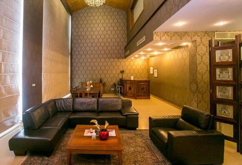 سوییت اجرایی, Lagos Oriental