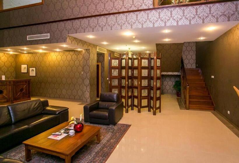 سوییت اجرایی, Lagos Oriental