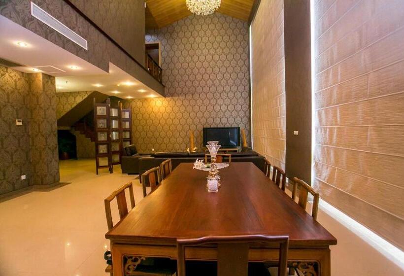 سوییت اجرایی, Lagos Oriental