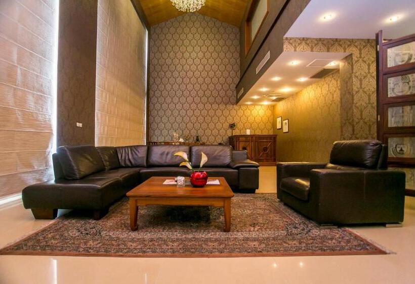 سوییت اجرایی, Lagos Oriental