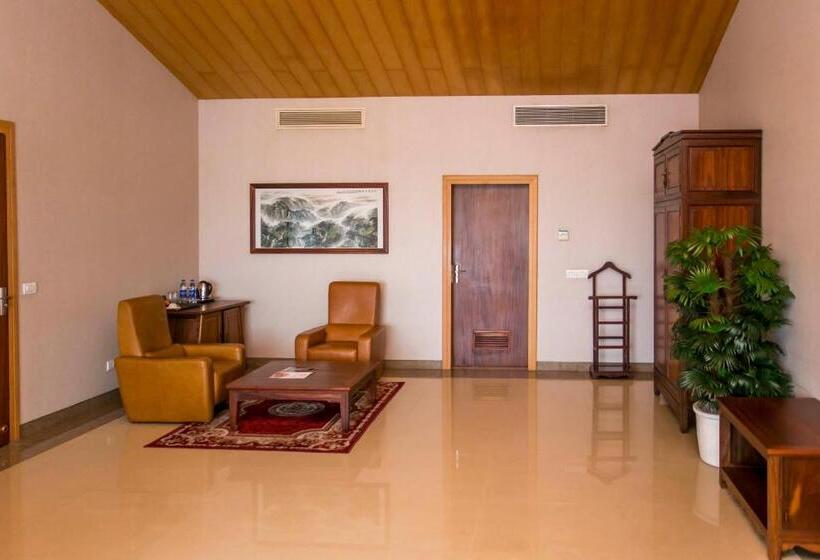 سوییت اجرایی, Lagos Oriental