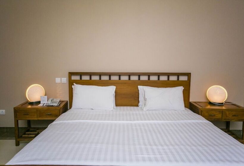 سوییت اجرایی, Lagos Oriental