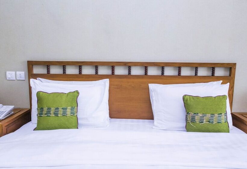 سوییت اجرایی, Lagos Oriental