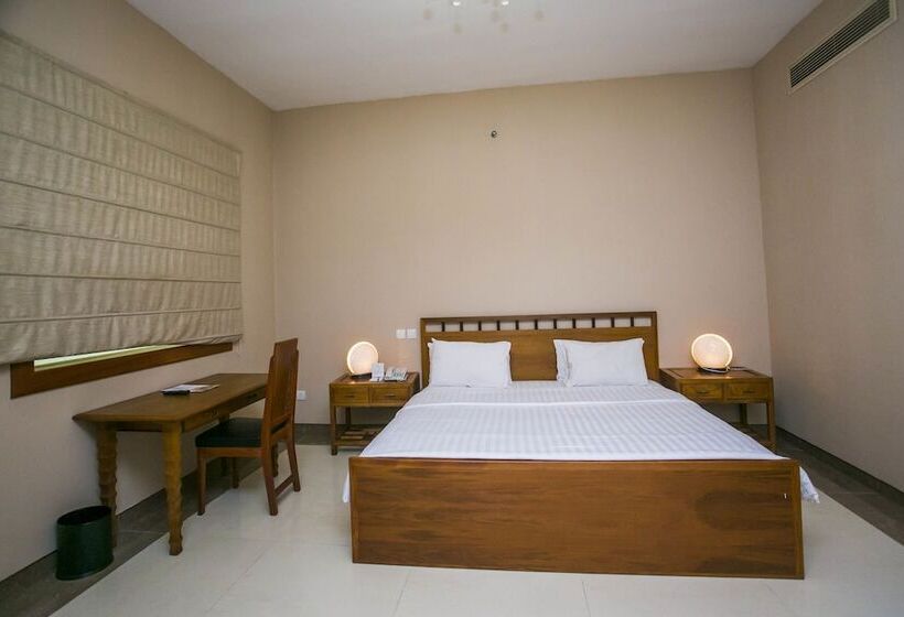 سوییت اجرایی, Lagos Oriental