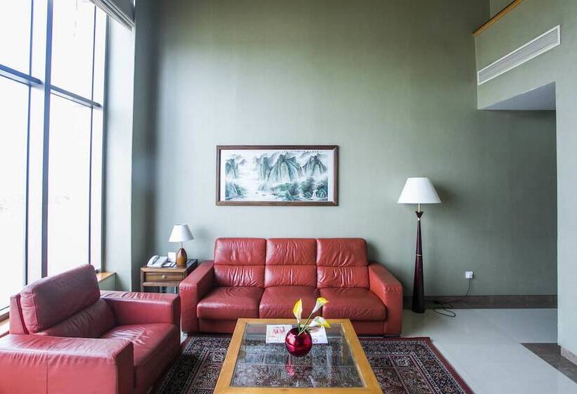 سوییت اجرایی, Lagos Oriental