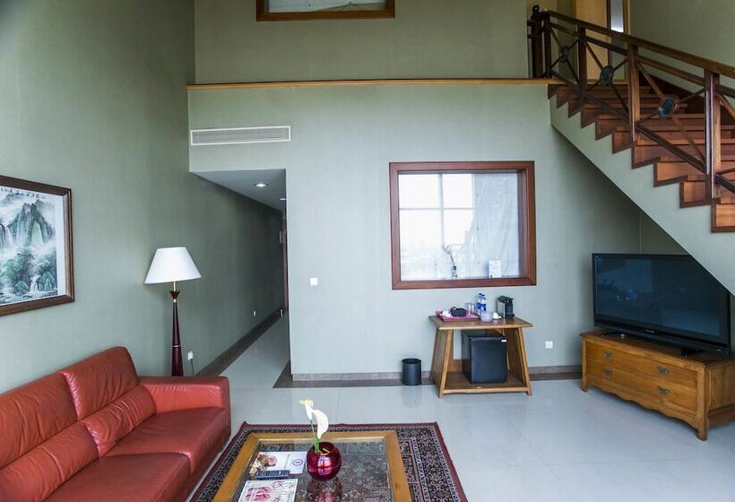 سوییت اجرایی, Lagos Oriental