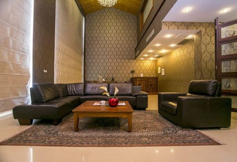 سوییت لوکس, Lagos Oriental