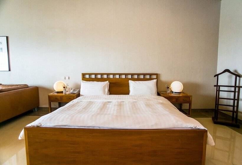 سوئیت ریاست جمهوری 2 خوابه, Lagos Oriental