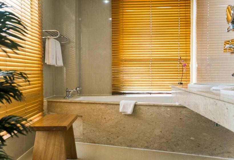 اتاق سوپریور, Lagos Oriental