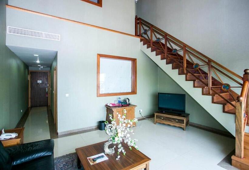 سوییت جونیور, Lagos Oriental