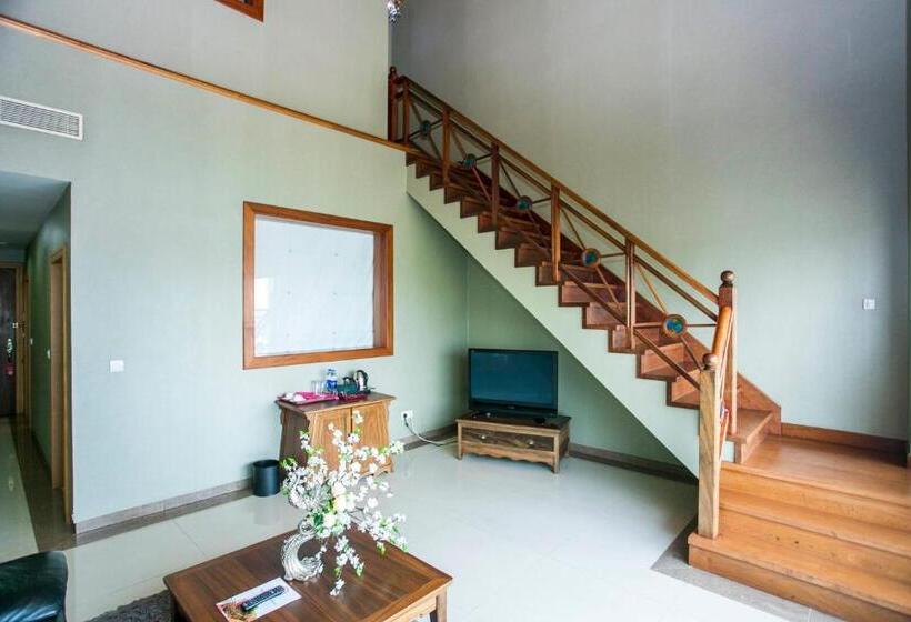 سوییت جونیور, Lagos Oriental