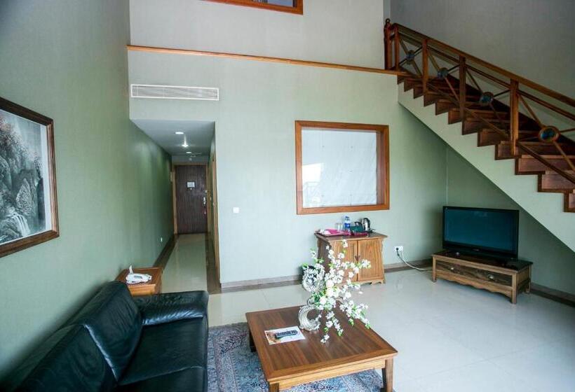 سوییت جونیور, Lagos Oriental