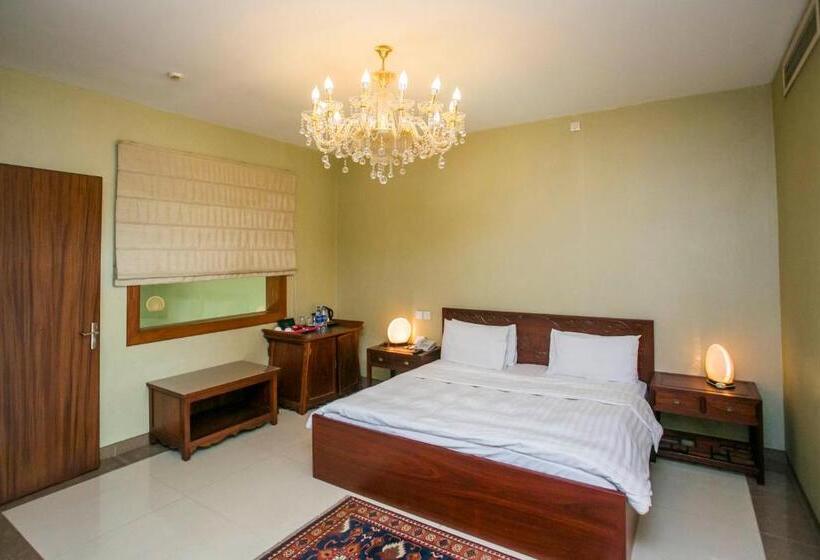 سوییت جونیور, Lagos Oriental